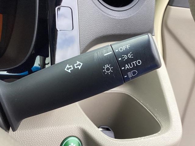 【オートライト（ＡＵＴＯ）】外の明るさをシステムが感知して、自動でヘッドライトが点灯します！ヘッドライトをつけ忘れを防ぐ便利機能です