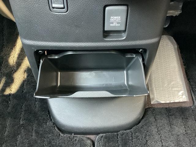 N-BOXカスタム G・Lホンダセンシング ETC/純正ナビ/バックモニター/ホンダセンシング 地デジTV 整備記録簿 助手席エアバッグ キーレス シートH アイドリングST セキュリティーアラーム スマ-トキ- コーナーセンサ リアカメラ(27枚目)