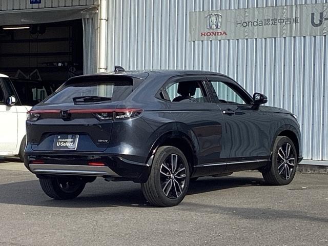 ヴェゼル ｅ：ＨＥＶＺ　スマキ　フルオートエアコン　Ｄレコ　エアバッグ　両席エアバック　Ｒカメ　記録簿付　パワーウィンドウ　ＬＥＤランプ　ソナー　クルーズＣ　ナビ＆ＴＶ　キーレスエントリー　横滑り防止装置（8枚目）