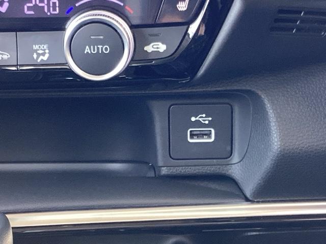 ヴェゼル ｅ：ＨＥＶＺ　スマキ　フルオートエアコン　Ｄレコ　エアバッグ　両席エアバック　Ｒカメ　記録簿付　パワーウィンドウ　ＬＥＤランプ　ソナー　クルーズＣ　ナビ＆ＴＶ　キーレスエントリー　横滑り防止装置（23枚目）