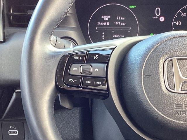 ヴェゼル ｅ：ＨＥＶＺ　スマキ　フルオートエアコン　Ｄレコ　エアバッグ　両席エアバック　Ｒカメ　記録簿付　パワーウィンドウ　ＬＥＤランプ　ソナー　クルーズＣ　ナビ＆ＴＶ　キーレスエントリー　横滑り防止装置（30枚目）