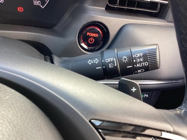 ヴェゼル ｅ：ＨＥＶＺ　スマキ　フルオートエアコン　Ｄレコ　エアバッグ　両席エアバック　Ｒカメ　記録簿付　パワーウィンドウ　ＬＥＤランプ　ソナー　クルーズＣ　ナビ＆ＴＶ　キーレスエントリー　横滑り防止装置（32枚目）