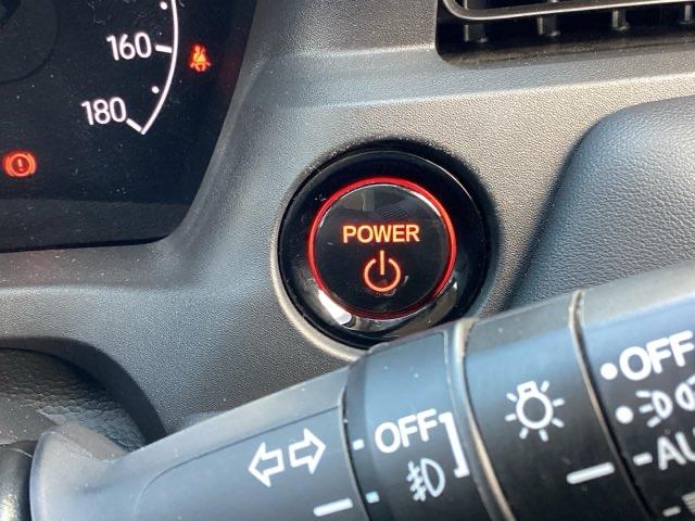 ヴェゼル ｅ：ＨＥＶＺ　スマキ　フルオートエアコン　Ｄレコ　エアバッグ　両席エアバック　Ｒカメ　記録簿付　パワーウィンドウ　ＬＥＤランプ　ソナー　クルーズＣ　ナビ＆ＴＶ　キーレスエントリー　横滑り防止装置（33枚目）