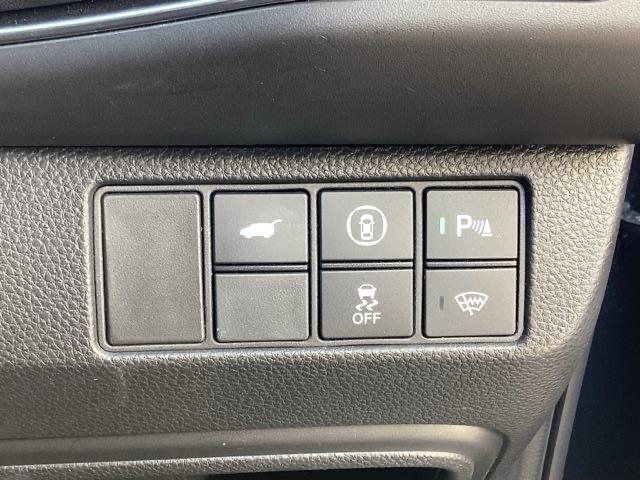 ヴェゼル ｅ：ＨＥＶＺ　スマキ　フルオートエアコン　Ｄレコ　エアバッグ　両席エアバック　Ｒカメ　記録簿付　パワーウィンドウ　ＬＥＤランプ　ソナー　クルーズＣ　ナビ＆ＴＶ　キーレスエントリー　横滑り防止装置（34枚目）