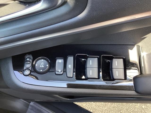 ヴェゼル ｅ：ＨＥＶＺ　スマキ　フルオートエアコン　Ｄレコ　エアバッグ　両席エアバック　Ｒカメ　記録簿付　パワーウィンドウ　ＬＥＤランプ　ソナー　クルーズＣ　ナビ＆ＴＶ　キーレスエントリー　横滑り防止装置（37枚目）