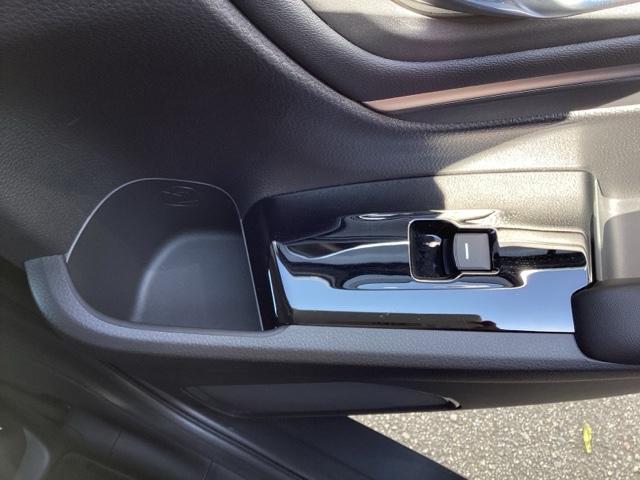 ヴェゼル ｅ：ＨＥＶＺ　スマキ　フルオートエアコン　Ｄレコ　エアバッグ　両席エアバック　Ｒカメ　記録簿付　パワーウィンドウ　ＬＥＤランプ　ソナー　クルーズＣ　ナビ＆ＴＶ　キーレスエントリー　横滑り防止装置（39枚目）