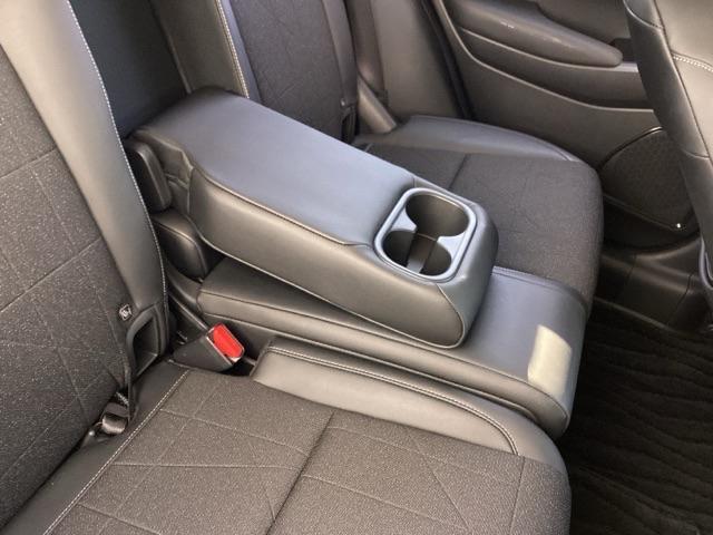 ヴェゼル ｅ：ＨＥＶＺ　スマキ　フルオートエアコン　Ｄレコ　エアバッグ　両席エアバック　Ｒカメ　記録簿付　パワーウィンドウ　ＬＥＤランプ　ソナー　クルーズＣ　ナビ＆ＴＶ　キーレスエントリー　横滑り防止装置（40枚目）