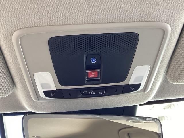 ヴェゼル ｅ：ＨＥＶＺ　スマキ　フルオートエアコン　Ｄレコ　エアバッグ　両席エアバック　Ｒカメ　記録簿付　パワーウィンドウ　ＬＥＤランプ　ソナー　クルーズＣ　ナビ＆ＴＶ　キーレスエントリー　横滑り防止装置（46枚目）