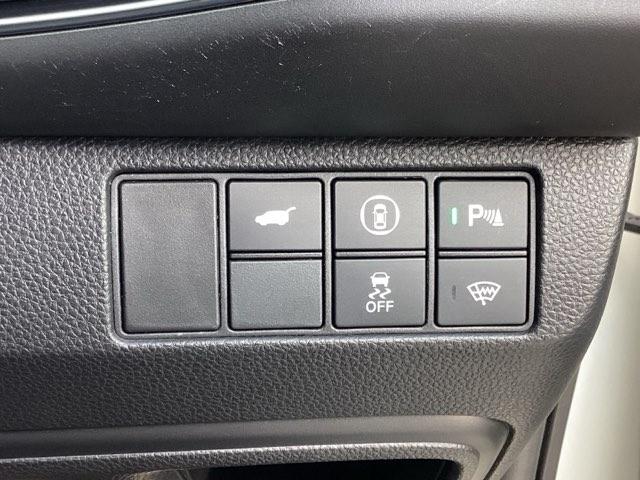 ヴェゼル ｅ：ＨＥＶＺ　ＥＴＣ／純正ナビ／バックモニター／ホンダセンシング／全周囲カメラ　パノラミックビューモニター　スマキ　Ｐトランク　フルオートエアコン　エアバッグ　両席エアバック　Ｒカメ　記録簿付　パワーウィンドウ（31枚目）