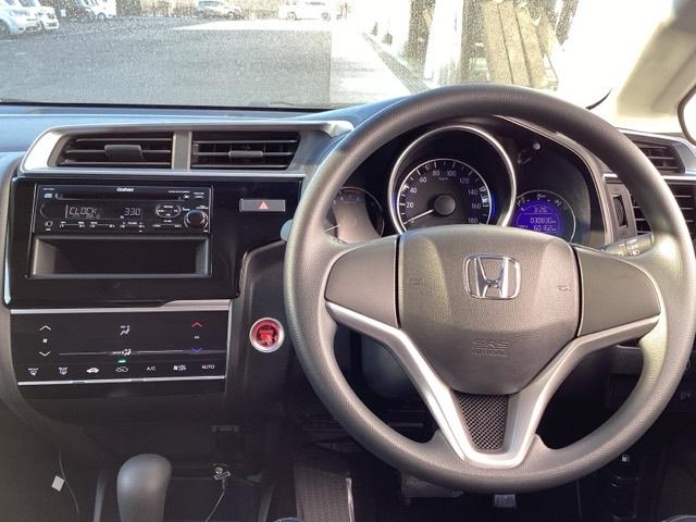 フィット 13G・F フルオート・エアーコンディショナー(プラズマクラスター技術搭載) ETC 記録簿 イモビライザー 助手席エアバック キーレス AAC パワーウィンドー スマートキ- パワステ 運転席エアバッグ ABS(3枚目)