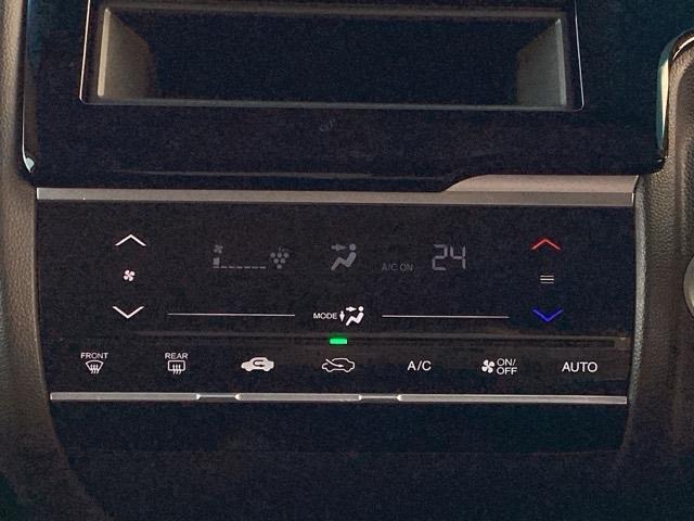 フィット 13G・F フルオート・エアーコンディショナー(プラズマクラスター技術搭載) ETC 記録簿 イモビライザー 助手席エアバック キーレス AAC パワーウィンドー スマートキ- パワステ 運転席エアバッグ ABS(12枚目)