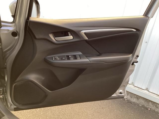 フィット 13G・F フルオート・エアーコンディショナー(プラズマクラスター技術搭載) ETC 記録簿 イモビライザー 助手席エアバック キーレス AAC パワーウィンドー スマートキ- パワステ 運転席エアバッグ ABS(31枚目)