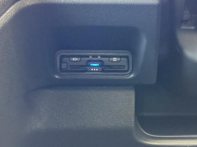 N-BOXカスタム ベースグレード ETC/ホンダセンシング/純正ナビ/バックモニター W電動ドア USB接続 Dレコ 1オーナー ベンチシート オートエアコン スマートキ LED 盗難防止装置 クルコン バックカメラ フルセグTV(15枚目)