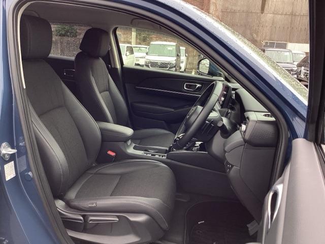 �t�����g�͉^�]�ȂƏ���Ȃ��ʁX�̍L�X�Ƃ����Z�p���[�g�V�[�g�ł��A�^�]�Ȃ́A�����𒲐��ł���n�C�g�A�W���X�^�[�t���ł��B