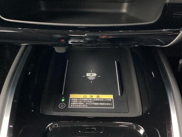 �X�}�[�g�t�H����u���Ə[�d���邱�Ƃ��ł��܂��B