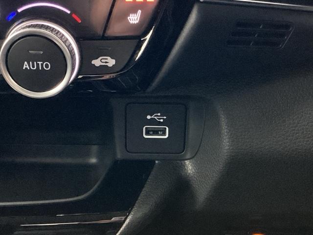 �X�}�[�g�t�H���Ȃǂ̏[�d�ɕ֗��Ȃt�r�a�W���b�N�ł��B