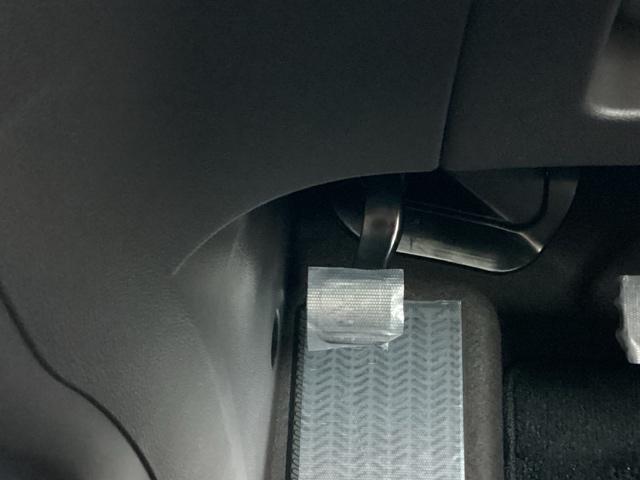 �p�[�L���O�u���[�L�̓t�b�g���Ȃ̂ŉ^�]�ȂƏ���Ȃ̊Ԃ͂�������A�ړ����y�X�ł��B�����Ǝ肪�͂��ʒu�ɂ`�s�Z���N�g���o�[��G�A�R���X�C�b�`�Ȃǂ����葀�쐫�ɗD��Ă��܂�