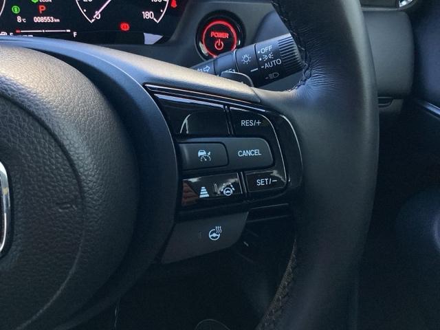 �X�e�A�����O�z�C�[���̉E�����N���[�Y�R���g���[���X�C�b�`�ł��B�A�N�Z���y�_���𓥂܂��Ɉ�葖�s���o����̂ŁA�������H�ł̑��s���O�b�Ɖ��K�ɂȂ�܂��B