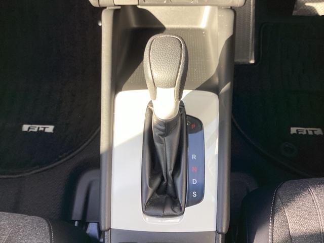 フィット ホーム ETC/純正ナビ/バックモニター/ホンダセンシング 衝突軽減ブレーキ リアカメ LEDライト クリアランスソナー 記録簿付 エアバッグ iストップ スマ-トキ- 盗難防止装置 ETC車載器 DVD(25枚目)