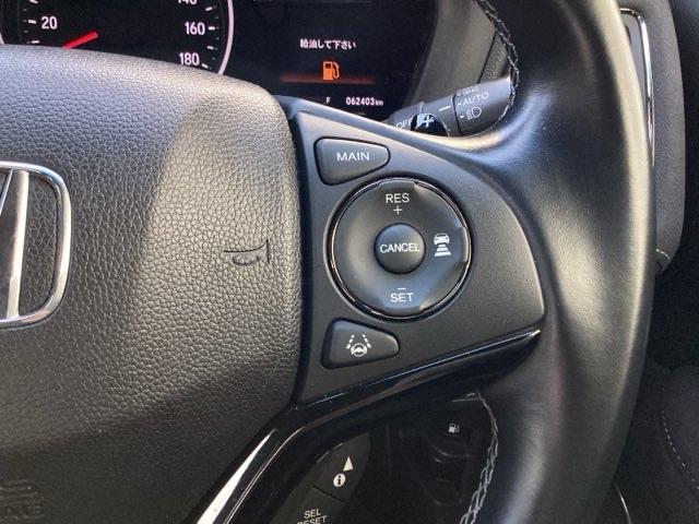 �z���_�Z���V���O�̑��암�́A�X�e�A�����O�̉E���ɔz�u����Ă��܂�