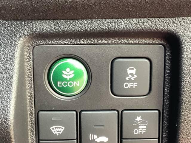 �������R���ǂ�����d�b�n�m�X�C�b�`�E�����u�r�`�i������}���j�X�C�b�`�ł��B����₷���H�ʁE�J�[�u�𑖂��Ă��鎞�ɋN���肪���ȉ�������R���s���[�^�[����ŗ}�����A�^�]�ɂ�Ƃ�������炵�܂��B