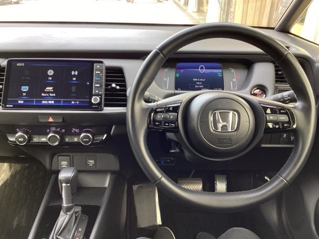 フィット e:HEVホームブラックスタイル ETC/純正ナビ/バックモニター/ホンダセンシング パワーウィンドウ パワーステアリング 地デジチューナー Bカメラ フルオートエアコン オートクルーズコントロール LEDライト サイドSRS VSA(3枚目)