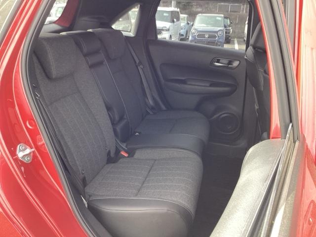 フィット e:HEVホームブラックスタイル ETC/純正ナビ/バックモニター/ホンダセンシング パワーウィンドウ パワーステアリング 地デジチューナー Bカメラ フルオートエアコン オートクルーズコントロール LEDライト サイドSRS VSA(17枚目)