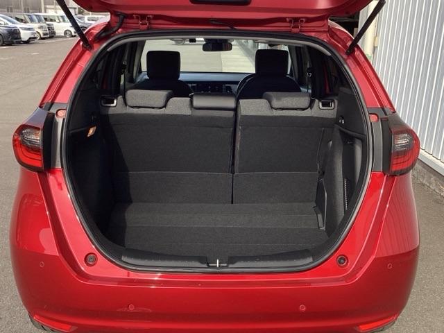 フィット e:HEVホームブラックスタイル ETC/純正ナビ/バックモニター/ホンダセンシング パワーウィンドウ パワーステアリング 地デジチューナー Bカメラ フルオートエアコン オートクルーズコントロール LEDライト サイドSRS VSA(18枚目)