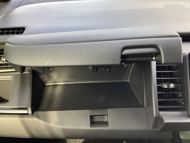 フィット e:HEVホームブラックスタイル ETC/純正ナビ/バックモニター/ホンダセンシング パワーウィンドウ パワーステアリング 地デジチューナー Bカメラ フルオートエアコン オートクルーズコントロール LEDライト サイドSRS VSA(44枚目)