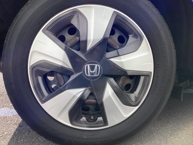 �X�`�[���z�C�[���ɂ́A�z�C�[���g�����i�z�C�[���J�o�[�j���t���Ă��܂��B