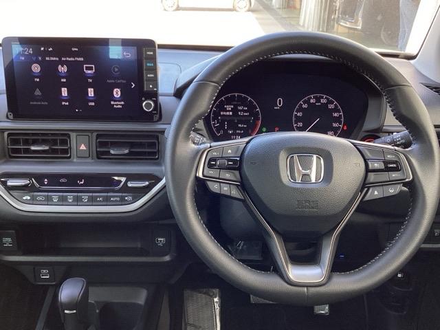 ��ɂȂ��ފ��o�̃X�e�A�����O�ł��B�����S�n�A�f�U�C�����A���쐫�ɂ���������A�C�e���ł�