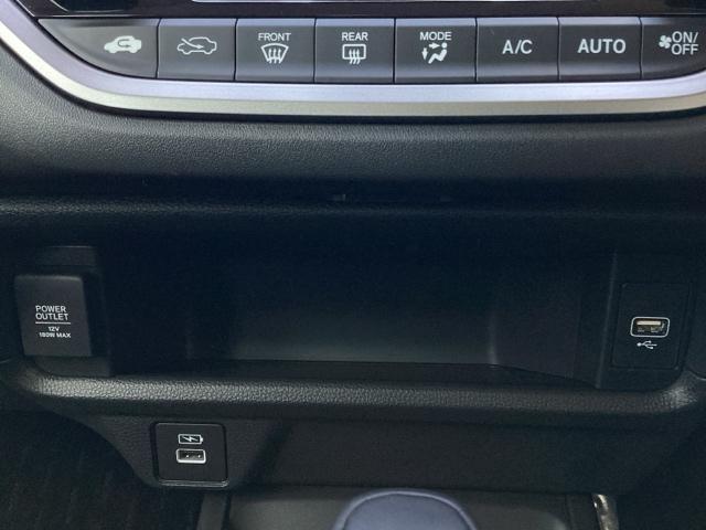 �t�r�a���͒[�q�t���Ă��܂��B�t�r�a��������ڑ����ĉ��y�t�@�C���A�摜�t�@�C���A����t�@�C���Ȃǂ��i�r��ʂŊy���߂܂��@���ꕔ�̃f�B�X�v���C�I�[�f�B�I�A�b�c�`���[�i�[�̏ꍇ�͉��y�t�@�C���݂̂ƂȂ�܂�