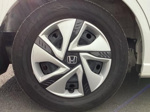 �X�`�[���z�C�[���ɂ́A�z�C�[���g�����i�z�C�[���J�o�[�j���t���Ă��܂��B