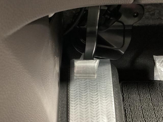 �p�[�L���O�u���[�L�̓t�b�g���Ȃ̂ŉ^�]�ȂƏ���Ȃ̊Ԃ͂�������A�ړ����y�X�ł��B�����Ǝ肪�͂��ʒu�ɂ`�s�Z���N�g���o�[��G�A�R���X�C�b�`�Ȃǂ����葀�쐫�ɗD��Ă��܂�