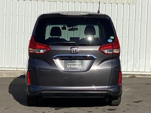 フリード＋ Ｇ・ホンダセンシング　スマートキーシステム　衝突被害軽減装置　Ａストップ　ＰＷ　後カメラ　パワーステアリング　ＤＶＤ再生　横滑り防止装置　イモビライザー　オートクルーズコントロール　ＥＴＣ車載器（9枚目）