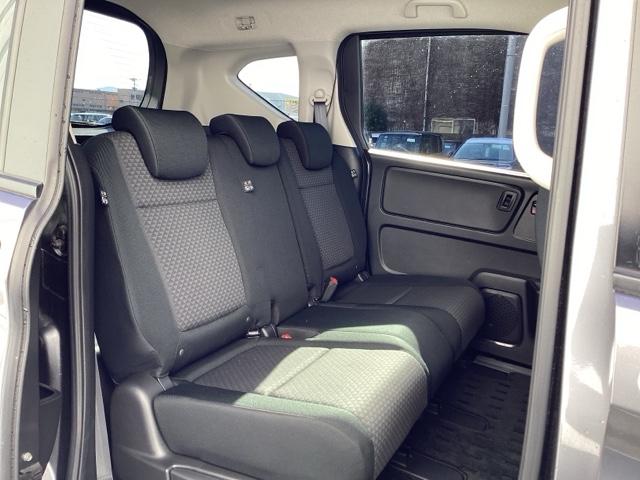 フリード＋ Ｇ・ホンダセンシング　スマートキーシステム　衝突被害軽減装置　Ａストップ　ＰＷ　後カメラ　パワーステアリング　ＤＶＤ再生　横滑り防止装置　イモビライザー　オートクルーズコントロール　ＥＴＣ車載器（18枚目）