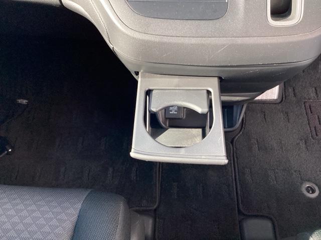 フリード＋ Ｇ・ホンダセンシング　スマートキーシステム　衝突被害軽減装置　Ａストップ　ＰＷ　後カメラ　パワーステアリング　ＤＶＤ再生　横滑り防止装置　イモビライザー　オートクルーズコントロール　ＥＴＣ車載器（26枚目）