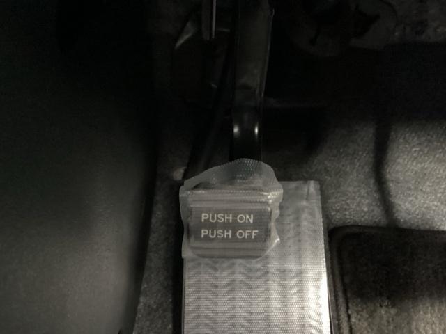 �p�[�L���O�u���[�L�̓t�b�g���Ȃ̂ŉ^�]�ȂƏ���Ȃ̊Ԃ͂�������A�ړ����y�X�ł��B�����Ǝ肪�͂��ʒu�ɂ`�s�Z���N�g���o�[��G�A�R���X�C�b�`�Ȃǂ����葀�쐫�ɗD��Ă��܂�