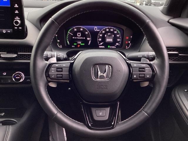 �g���������Z���V���O���ڃ~���g���[�_�[�ƒP��J�����ŁA�N���}�̑O���̏󋵂�F���B�u���[�L��X�e�A�����O�̐���Z�p�Ƌ������A���S�E���K�ȉ^�]�⎖�̉�����x�������̃V�X�e���ł�