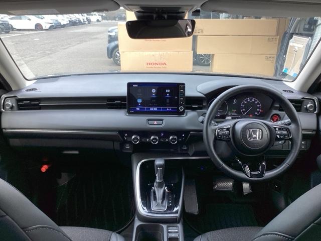 ヴェゼル ｅ：ＨＥＶＺ　ＥＴＣ／純正ナビ／バックモニター／ホンダセンシング　Ｓヒータ　地デジフルセグＴＶ　定期点検記録簿　サイドエアバッグ　後カメラ　前後障害物センサー　横滑防止装置　エアコン　ＬＥＤヘットライト　パワステ（2枚目）