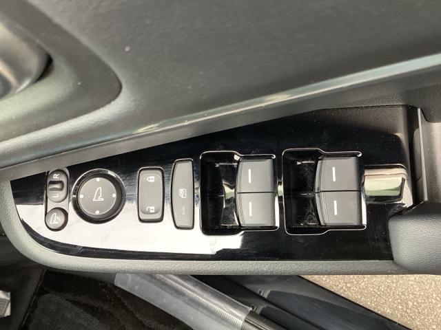 ヴェゼル ｅ：ＨＥＶＺ　ＥＴＣ／純正ナビ／バックモニター／ホンダセンシング　Ｓヒータ　地デジフルセグＴＶ　定期点検記録簿　サイドエアバッグ　後カメラ　前後障害物センサー　横滑防止装置　エアコン　ＬＥＤヘットライト　パワステ（33枚目）