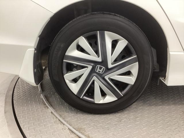 �X�`�[���z�C�[���ɂ́A�z�C�[���g�����i�z�C�[���J�o�[�j���t���Ă��܂��B