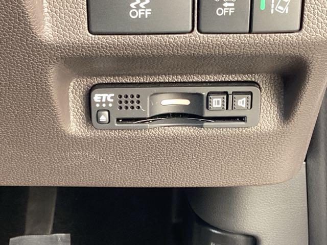 フリードハイブリッド ハイブリッド・Ｇホンダセンシング　ＥＴＣ／純正ナビ／バックモニター／ホンダセンシング　スマキ－　両Ｐスラドア　前後ソナー　Ｄレコ　Ａクルコン　ＬＥＤヘットランプ　整備記録簿　ナビＴＶ　Ｂカメラ　フルセグ地デジ　アイストップ　ＤＶＤ再生（14枚目）