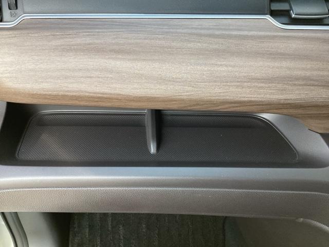 フリードハイブリッド ハイブリッド・Ｇホンダセンシング　ＥＴＣ／純正ナビ／バックモニター／ホンダセンシング　スマキ－　両Ｐスラドア　前後ソナー　Ｄレコ　Ａクルコン　ＬＥＤヘットランプ　整備記録簿　ナビＴＶ　Ｂカメラ　フルセグ地デジ　アイストップ　ＤＶＤ再生（47枚目）