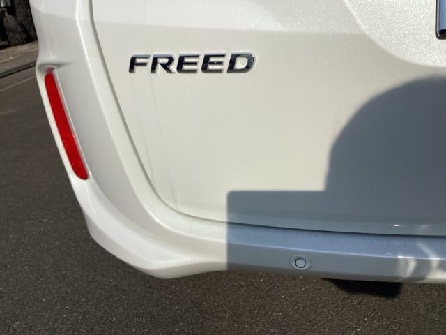 フリードハイブリッド ハイブリッド・Ｇホンダセンシング　ＥＴＣ／純正ナビ／バックモニター／ホンダセンシング　スマキ－　両Ｐスラドア　前後ソナー　Ｄレコ　Ａクルコン　ＬＥＤヘットランプ　整備記録簿　ナビＴＶ　Ｂカメラ　フルセグ地デジ　アイストップ　ＤＶＤ再生（50枚目）