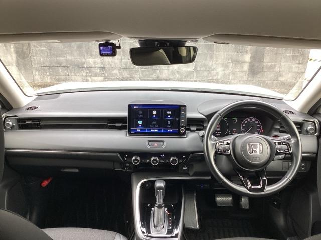 ヴェゼル ｅ：ＨＥＶＺ　ブラインドスポットインフォメーション／ハンズフリーアクセスパワーテールゲート（予約クローズ機能付　Ｓヒータ　地デジフルセグＴＶ　定期点検記録簿　サイドエアバッグ　後カメラ　前後障害物センサー　エアコン（2枚目）