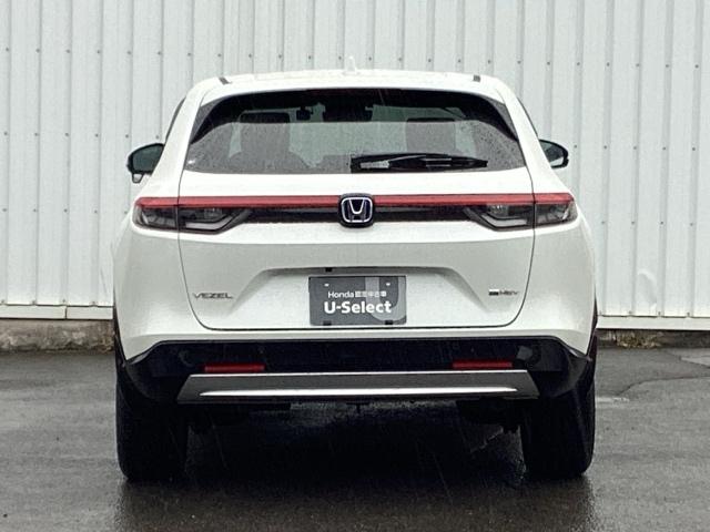 ヴェゼル ｅ：ＨＥＶＺ　ブラインドスポットインフォメーション／ハンズフリーアクセスパワーテールゲート（予約クローズ機能付　Ｓヒータ　地デジフルセグＴＶ　定期点検記録簿　サイドエアバッグ　後カメラ　前後障害物センサー　エアコン（9枚目）