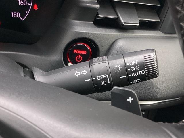 ヴェゼル ｅ：ＨＥＶＺ　ブラインドスポットインフォメーション／ハンズフリーアクセスパワーテールゲート（予約クローズ機能付　Ｓヒータ　地デジフルセグＴＶ　定期点検記録簿　サイドエアバッグ　後カメラ　前後障害物センサー　エアコン（30枚目）