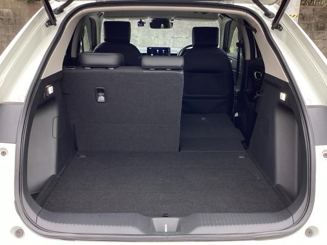 ヴェゼル ｅ：ＨＥＶＺ　ブラインドスポットインフォメーション／ハンズフリーアクセスパワーテールゲート（予約クローズ機能付　Ｓヒータ　地デジフルセグＴＶ　定期点検記録簿　サイドエアバッグ　後カメラ　前後障害物センサー　エアコン（37枚目）