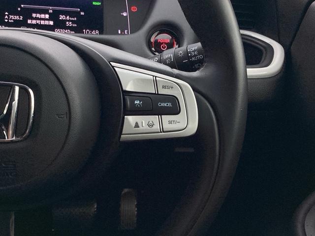 �z���_�Z���V���O�̑��암�́A�X�e�A�����O�̉E���ɔz�u����Ă��܂�